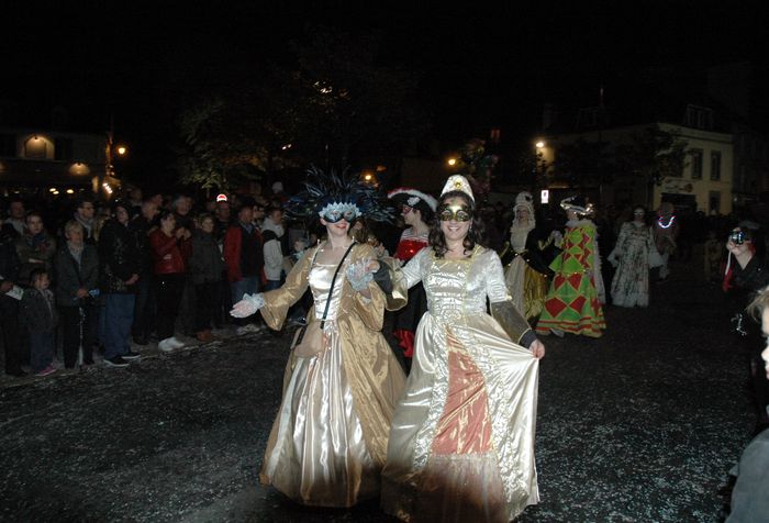 Carnaval nocturne à Ploërmel - Agrandir l'image, .JPG 430Ko (fenêtre modale)