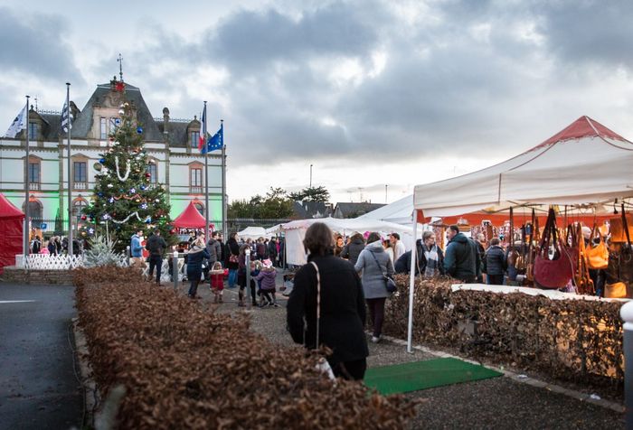 Marché de Noël 2018 à Ploërmel ©JF-GUILLON - Agrandir l'image, .JPG 297Ko (fenêtre modale)