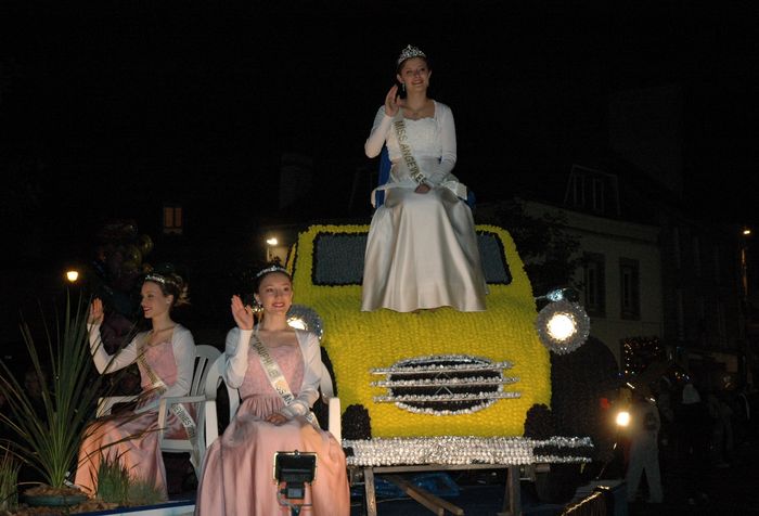 Carnaval nocturne à Ploërmel - Agrandir l'image, .JPG 368Ko (fenêtre modale)