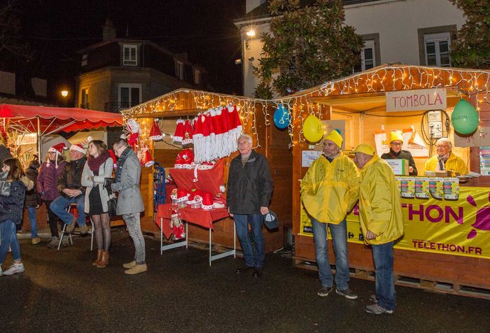 Marché de Noël à Ploërmel - Agrandir l'image, .JPG 343Ko (fenêtre modale)