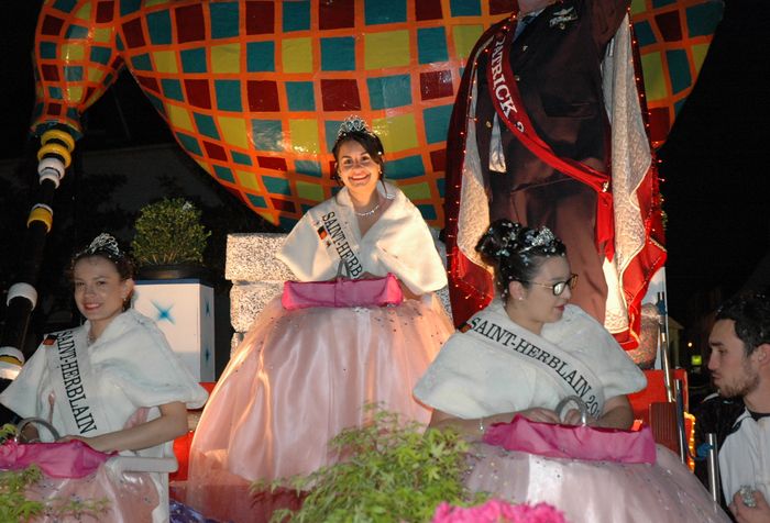 Carnaval nocturne à Ploërmel - Agrandir l'image, .JPG 436Ko (fenêtre modale)