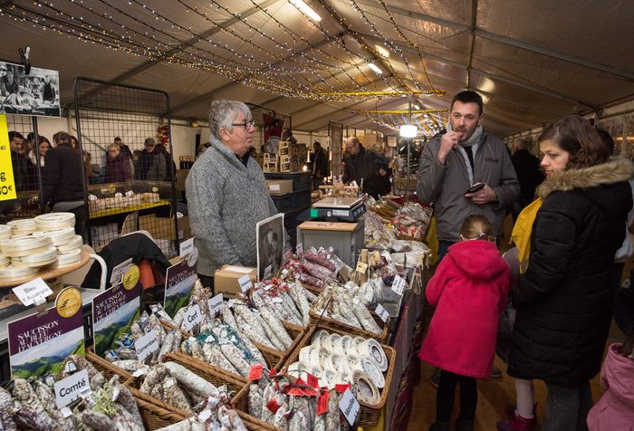 Marché de Noël à Ploërmel - Agrandir l'image, .JPG 370Ko (fenêtre modale)