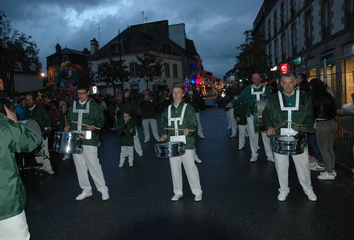 Carnaval nocturne à Ploërmel - Agrandir l'image, .JPG 436Ko (fenêtre modale)