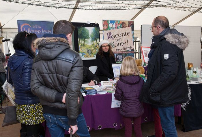 Marché de Noël à Ploërmel - Agrandir l'image, .JPG 241Ko (fenêtre modale)