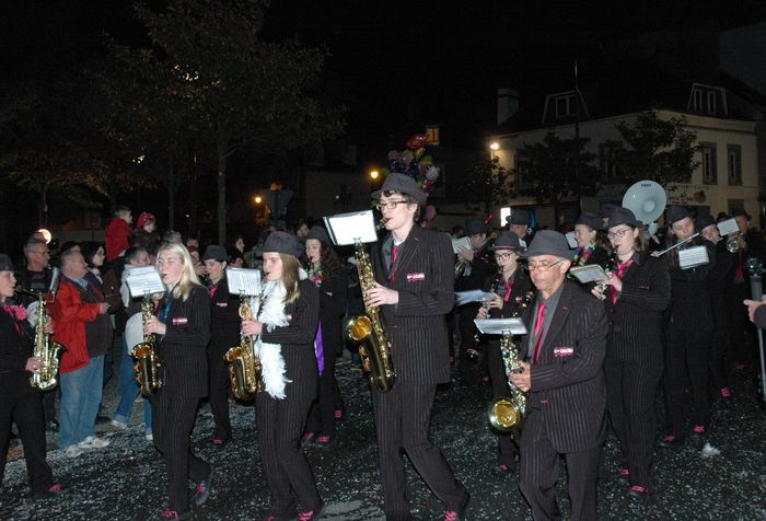 Carnaval nocturne à Ploërmel - Agrandir l'image, .JPG 401Ko (fenêtre modale)