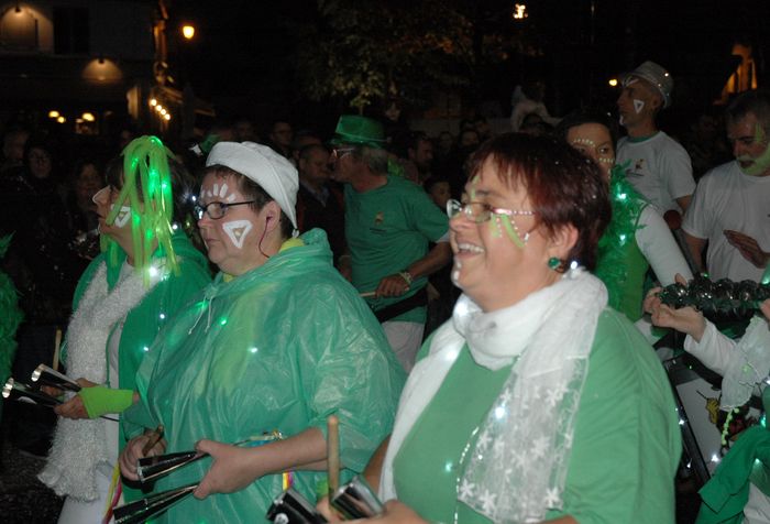 Carnaval nocturne à Ploërmel - Agrandir l'image, .JPG 377Ko (fenêtre modale)