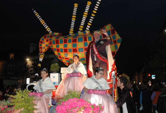 Carnaval nocturne à Ploërmel - Agrandir l'image, .JPG 430Ko (fenêtre modale)