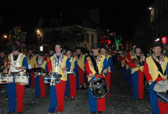Carnaval nocturne à Ploërmel - Agrandir l'image, .JPG 401Ko (fenêtre modale)