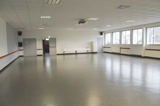 Salle des Fêtes - Salle A (grande salle, étage) - Agrandir l'image, .JPG 88 Ko (fenêtre modale)